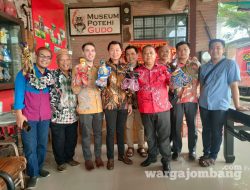 Kunjungan Deputi Politik dan Ekonomi Konsulat Jenderal Amerika Serikat di Surabaya ke Klenteng Hong San Kion dan Museum Potehi Gudo