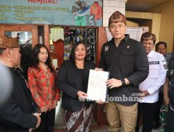 Serahkan Sertipikat Tanah Elektronik bagi Masyarakat di Kawasan Taman Nasional Bromo, Menteri AHY Harapkan UMKM Pariwisata Berkembang