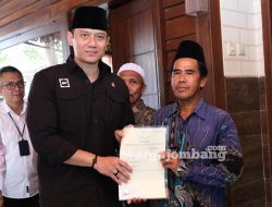 Menteri AHY Serahkan Puluhan Sertipikat Tanah Wakaf di Pasuruan, dari Sertipikat Yayasan Milik Habib Taufiq Assegaf hingga Musala Berusia 112 Tahun